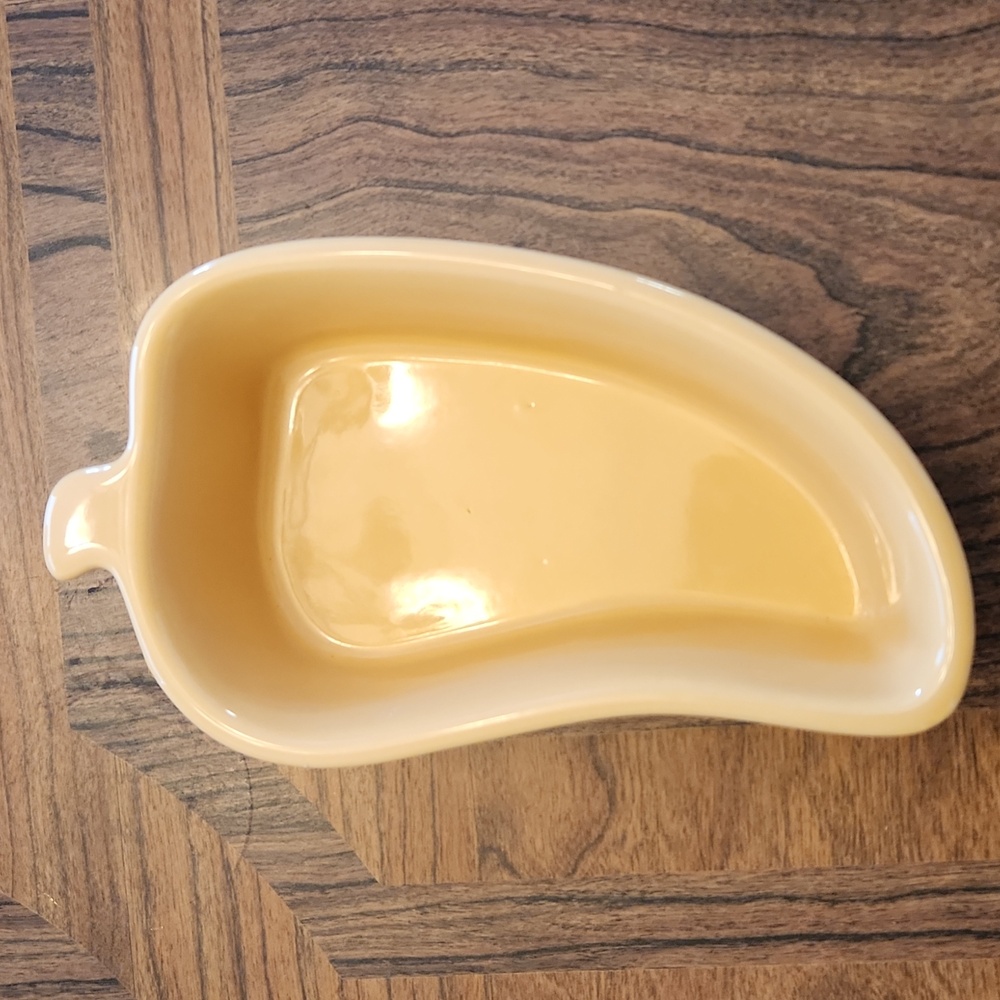 Chantal Yellow Pepper Shaped Baking Dish -1 Cup